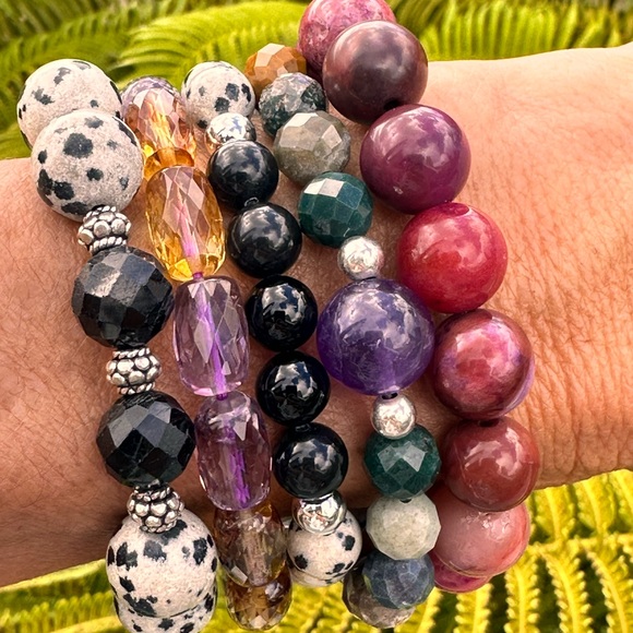 281A Tranquil Amethyst & Mix Faceted India Agate Bracelet Handcrafted in Maui - Picture 3 of 5